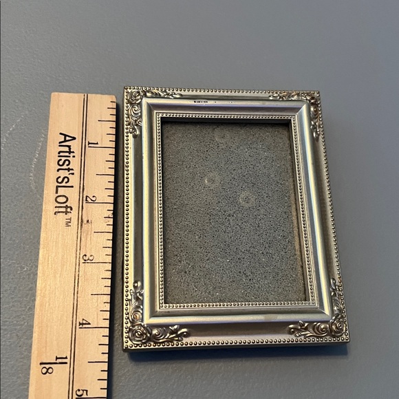 Four Picture Frames Bundle. Assorted sizes - Picture 11 of 13